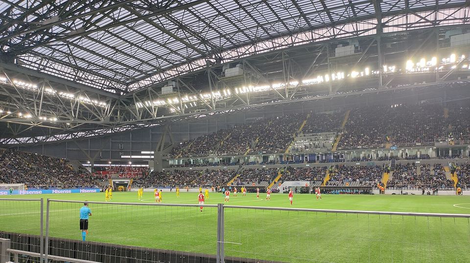 巅峰国际 · 夜间对抗（资料示意）